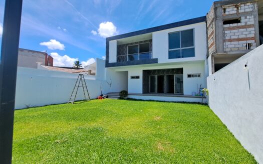 Casa Sola en Venta en Fraccionamiento Burgos