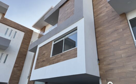 🏡 ¡Hermosa Casa en Venta con Seguridad y Diseño Exclusivo!